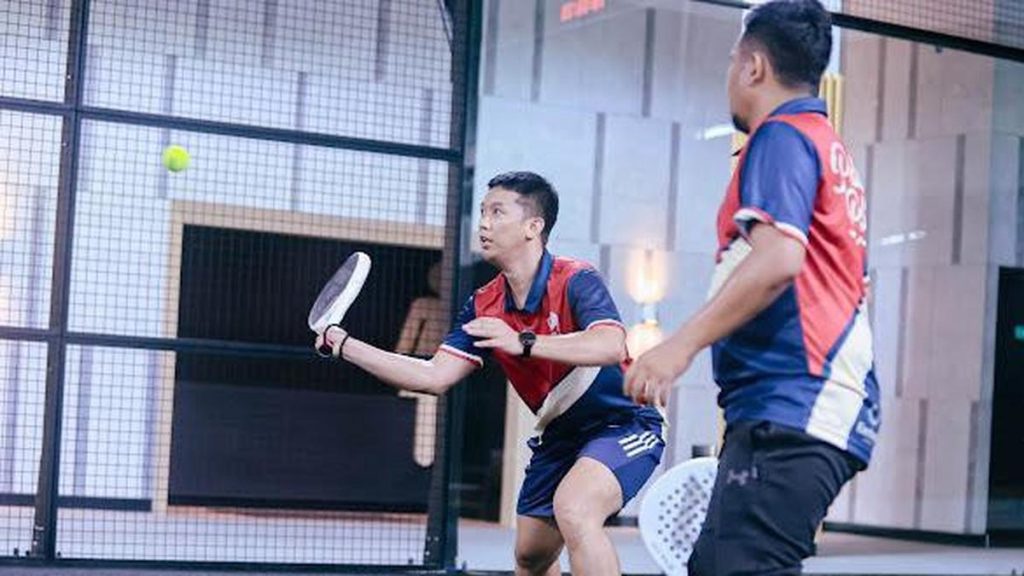 Padel: Olahraga Kaum 'Sultan' yang Diam-diam Menggerus Popularitas Badminton di Indonesia 2026