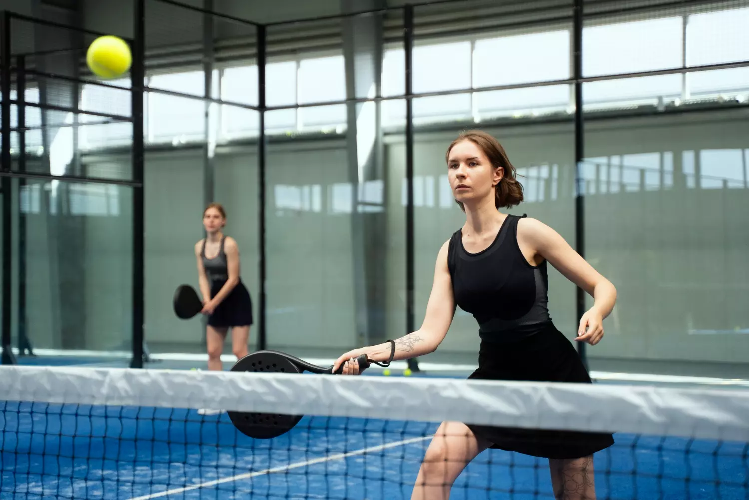 Demam Padel & Hot Pilates: Mengapa Tren Olahraga 'Hybrid' Ini Jadi Gaya Hidup Wajib Gen Z Sepanjang Agustus 2026?